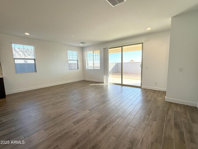 Building Photo - 10203 W Crittenden Ln