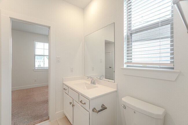 Building Photo - 112 Red Cascade Trl