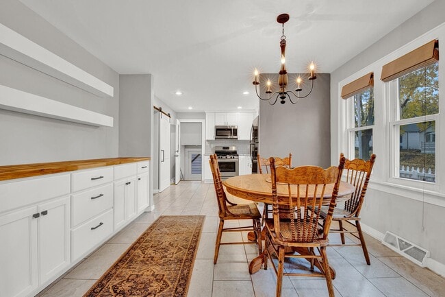 Building Photo - 3124 S Ellen St