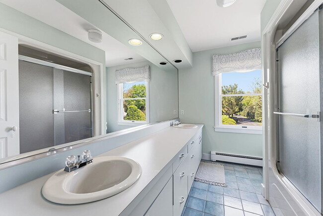 Building Photo - Single Family Home For Rent