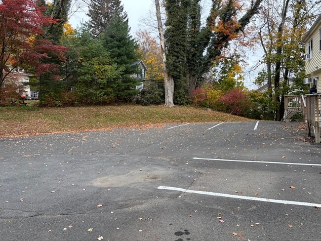 Building Photo - 20 Maple Ave