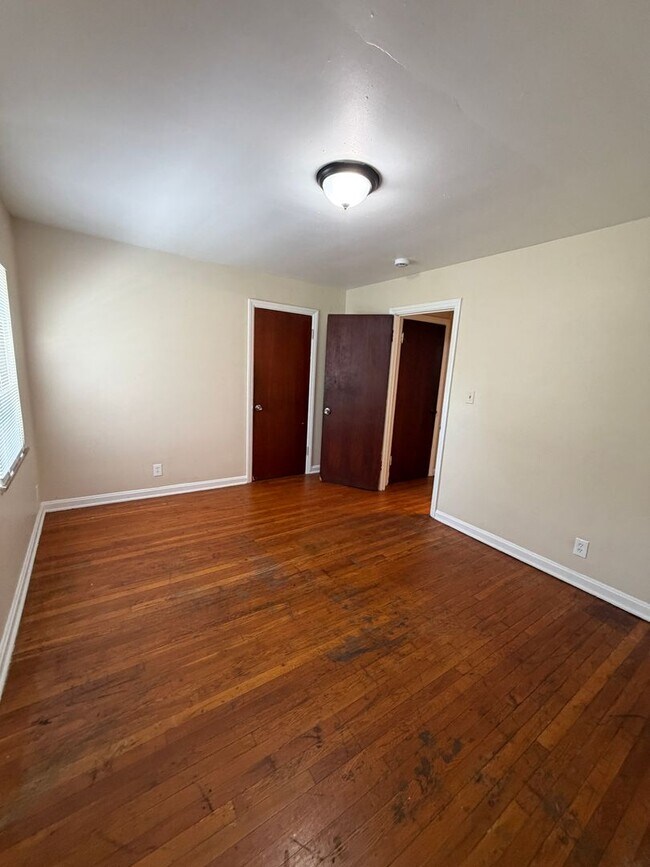 Building Photo - 5016 Newfield Ave