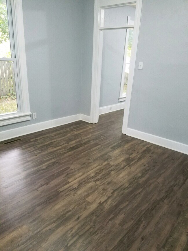 Building Photo - 618 Cottage Ave