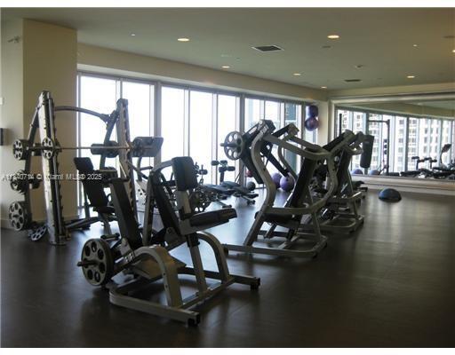 Building Photo - 485 Brickell Ave