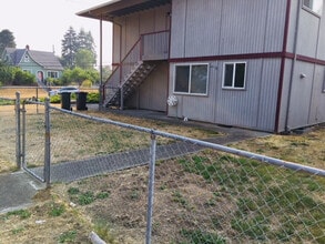 Building Photo - Cute 3 Bed, 1 Bath in Tacoma!! 1/2 Off First Month!!