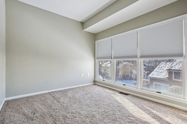 Building Photo - 13 Eton Ct