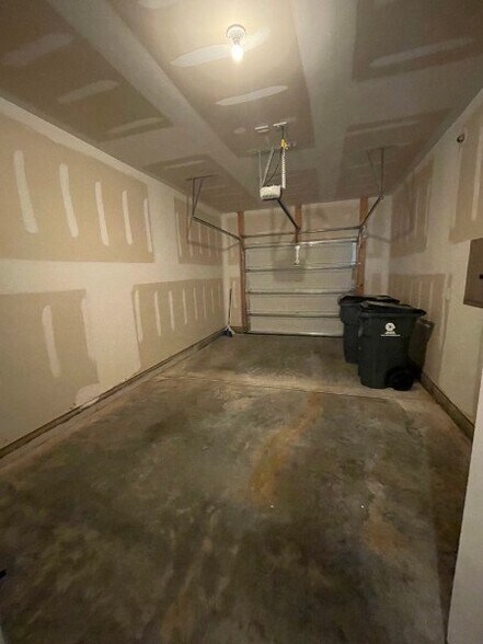 Building Photo - 844 Salem Pointe Pl