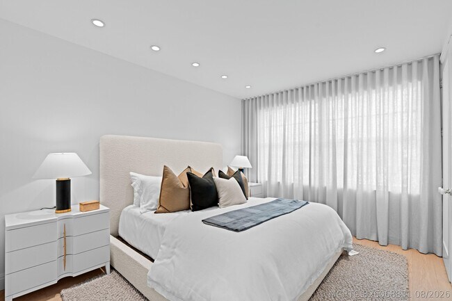 Building Photo - 255 Royal Poinciana Way