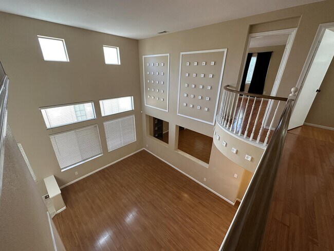 Building Photo - 5537 Spruce Hill Ct