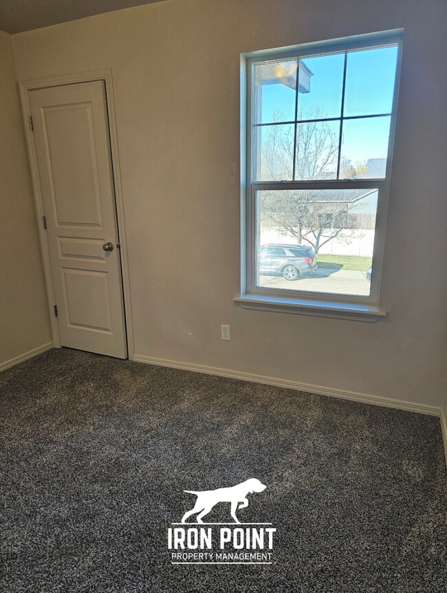 Building Photo - 1/2 off First Full Month! 3bed/2.5 bath ho...