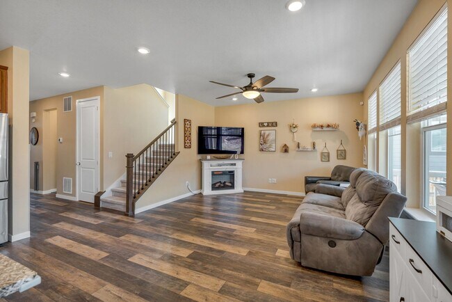 Building Photo - 5 Bed 4 Bath Home in Elizabeth
