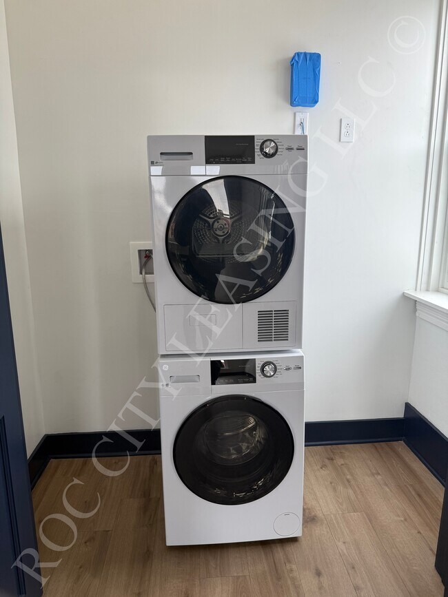 Building Photo - 151 St Paul St