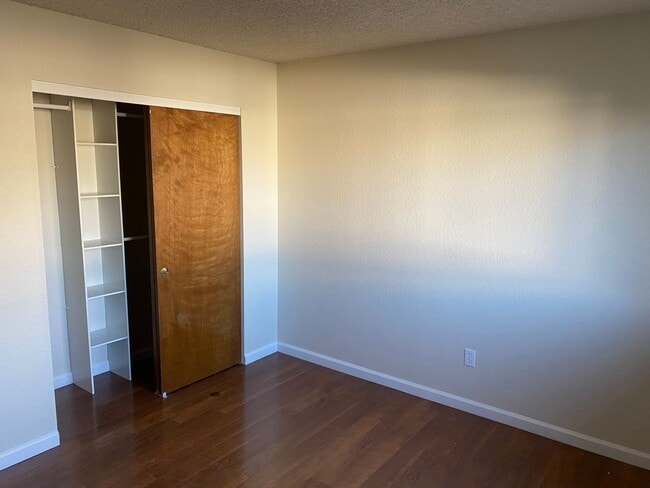 Building Photo - 3 BEDROOM 2 BATHROOM HOME IN THE PEPPERTREE SUBDIVISION