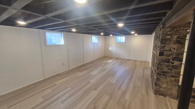 Building Photo - 3417 Jewett Ave