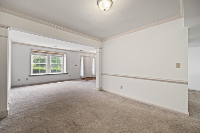 Building Photo - 3203 Gateway Cir