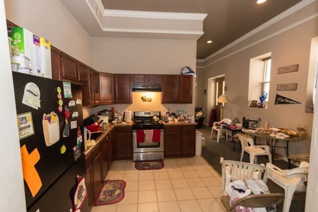 Kitchen - 2419 Callow Ave