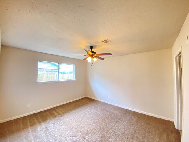 Building Photo - 521 26th Ave N