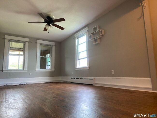 Building Photo - 304 Buckingham St