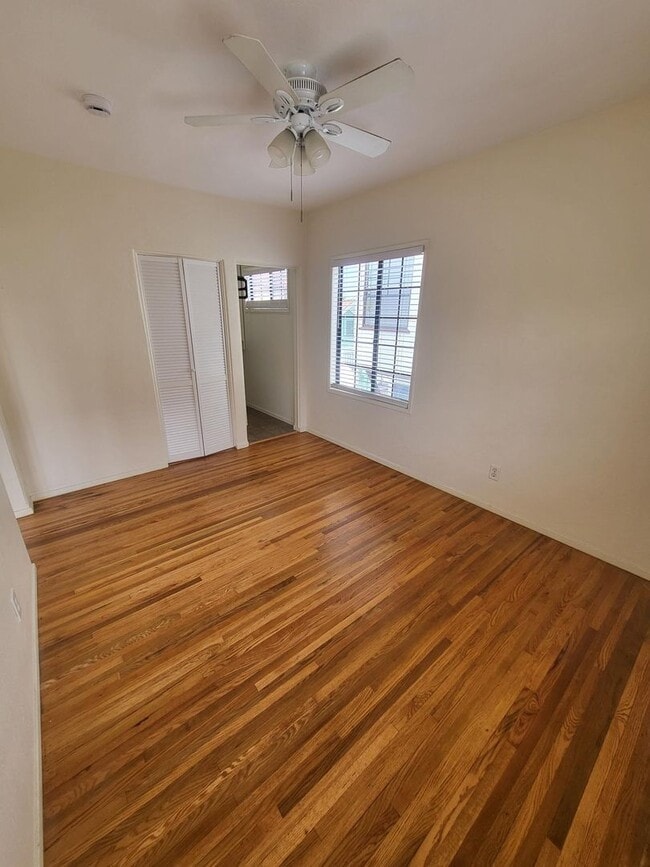 Building Photo - Quaint and Cozy 1x1 apartment in the historic Old Town