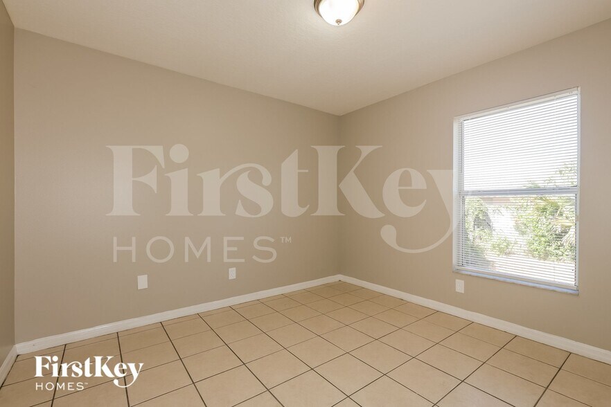 Building Photo - 1212 E 108th Ave