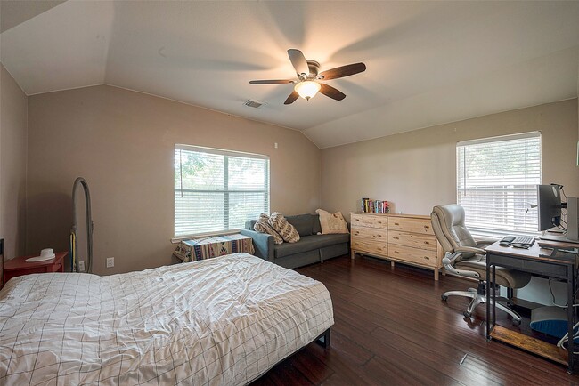 Building Photo - 1602 Rustic Hollow Ln