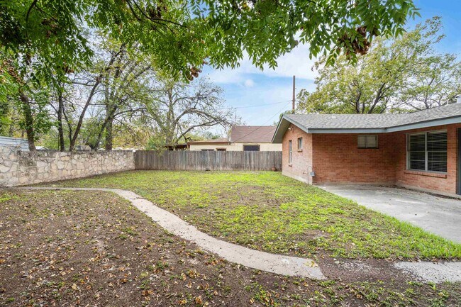 Building Photo - 214 W Strickland St