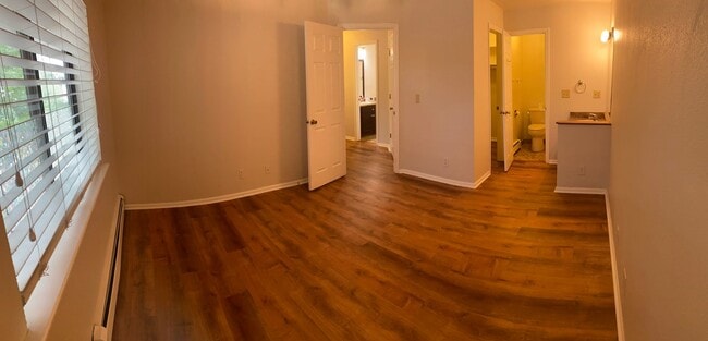 Building Photo - Top Floor 2bed/2bath Condo - Open Floor Pa...