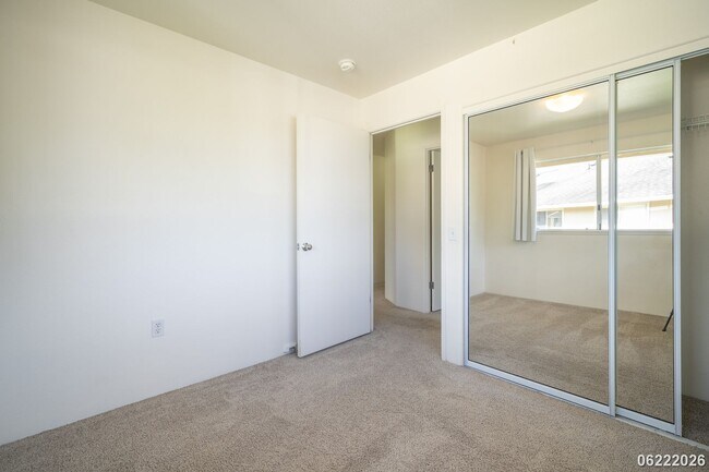 Building Photo - Available now!  3-bedroom, 2-bath, 2 parking Townhome in Mililani Mauka