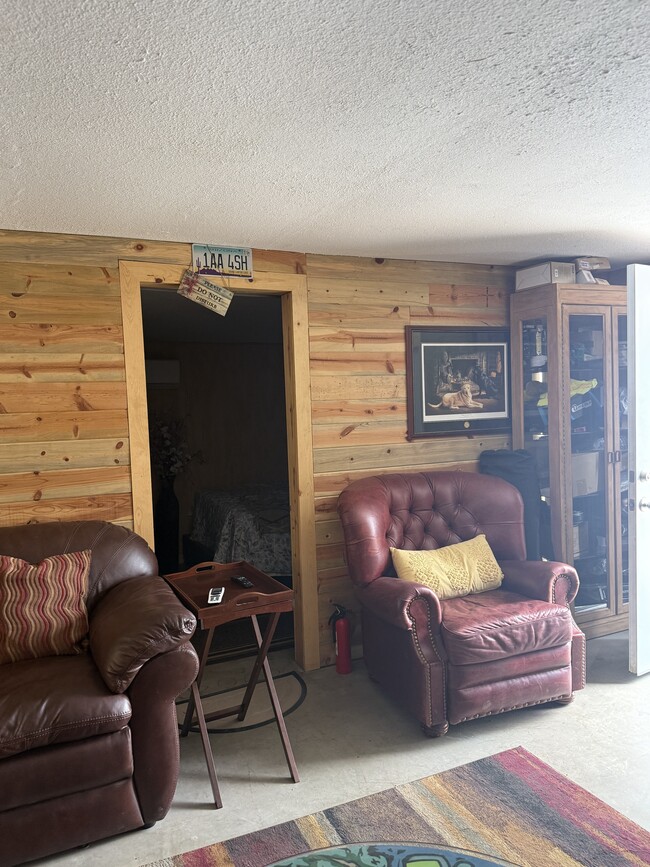 Building Photo - 719 W Mission Ln