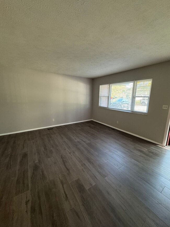 Building Photo - Warren Twp - 3 BR