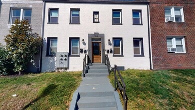 Building Photo - 1310 Holbrook St NE