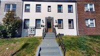 Building Photo - 1310 Holbrook St NE