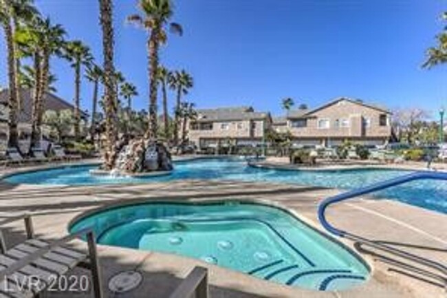 Building Photo - Nice Summerlin Condo in Gated Community