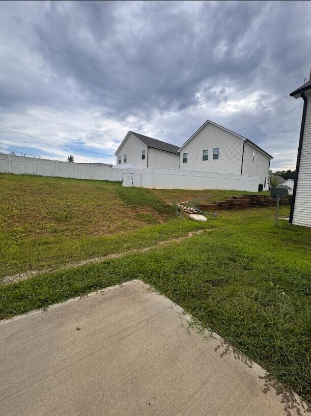 Building Photo - Inquire today on how to get FREE rent!