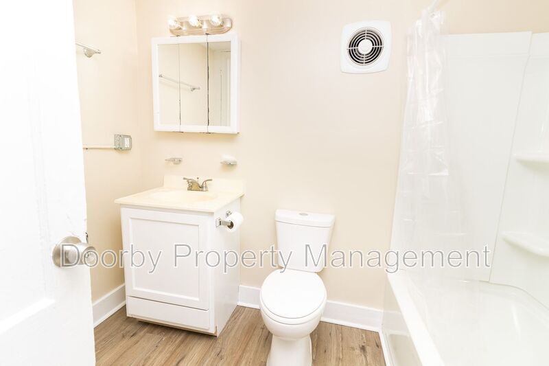 Building Photo - 1422 Wilson Rd