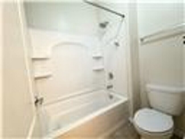 Building Photo - spacious 4 bedroom 2.5 bath home