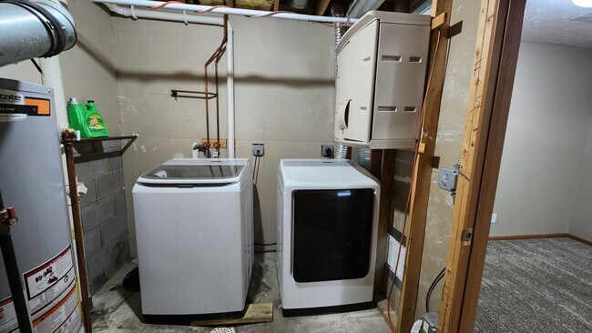 Building Photo - 7910 Redick Ave