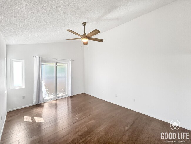 Building Photo - Great 2B/2.5BA Townhome in Kensington!