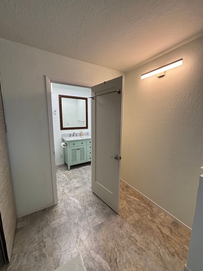 Building Photo - Executive Ocean Views, Fresh Interior