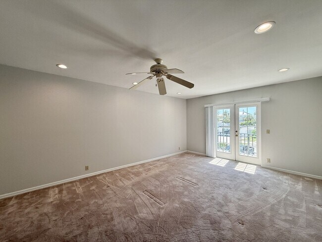 Building Photo - 867 Mandalay Ave