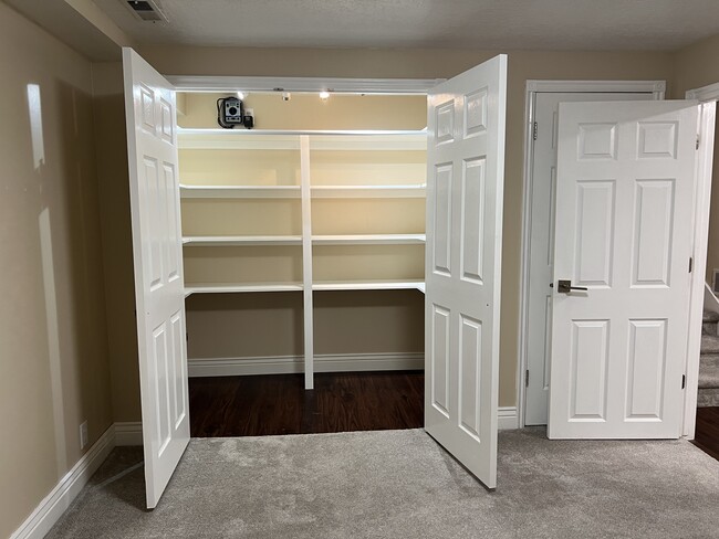 Bedroom No. 3 cupboard - 5577 S Walden Glen Dr