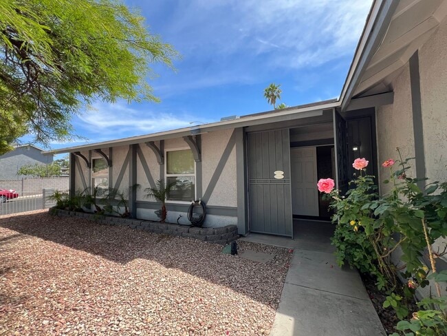 Building Photo - Spacious Single-Story 6-bed 3-bath Oasis with Private Pool and Spa in Spring Valley