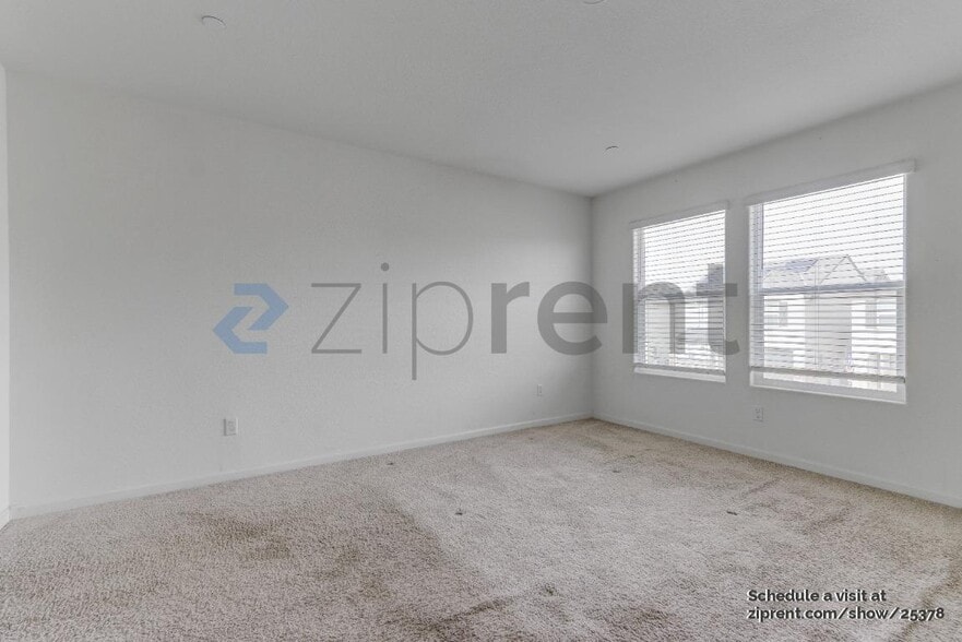 Building Photo - Unit