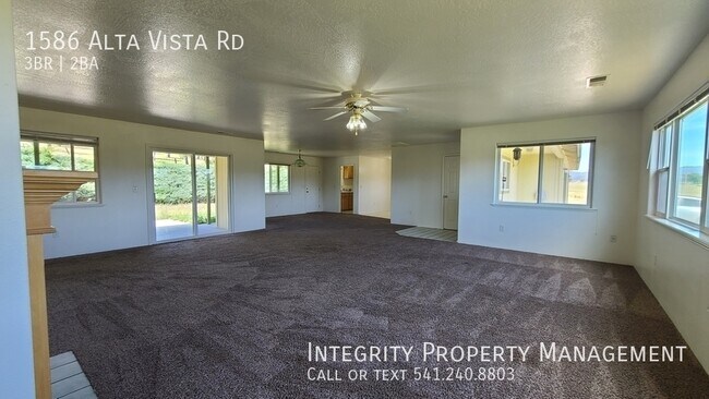 Building Photo - 1586 Alta Vista Rd