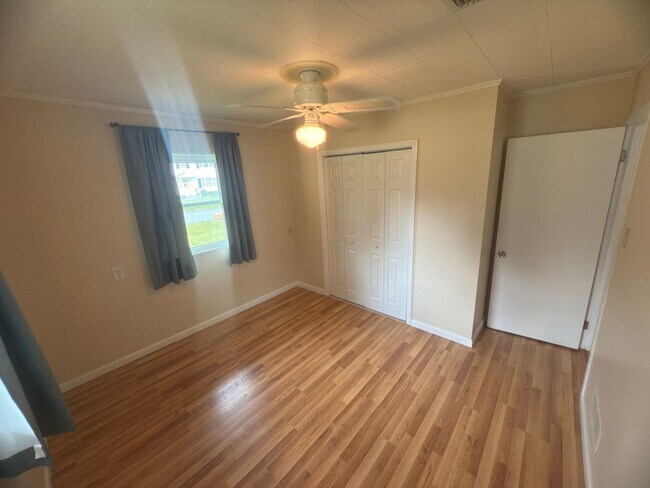 Building Photo - Charming 3-Bedroom Home + Bonus Room in Prime Niskayuna Location!