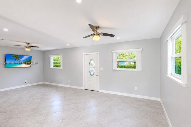 Building Photo - 6255 SW 62nd Ct