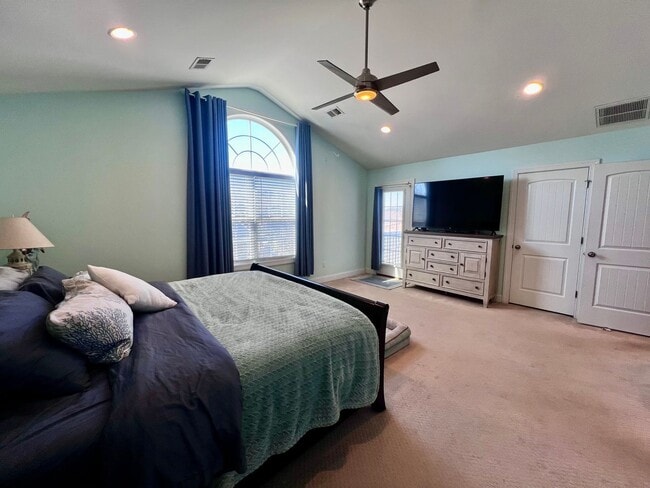 Building Photo - Luxury Beachside Home – Steps from the Bay!