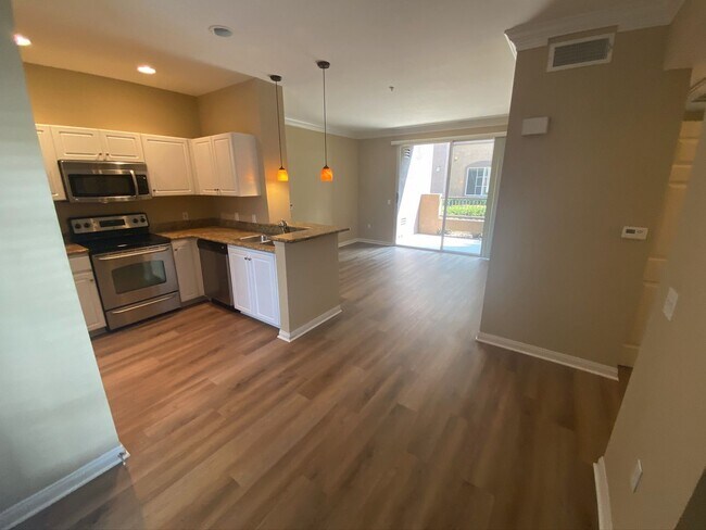 Building Photo - r0299