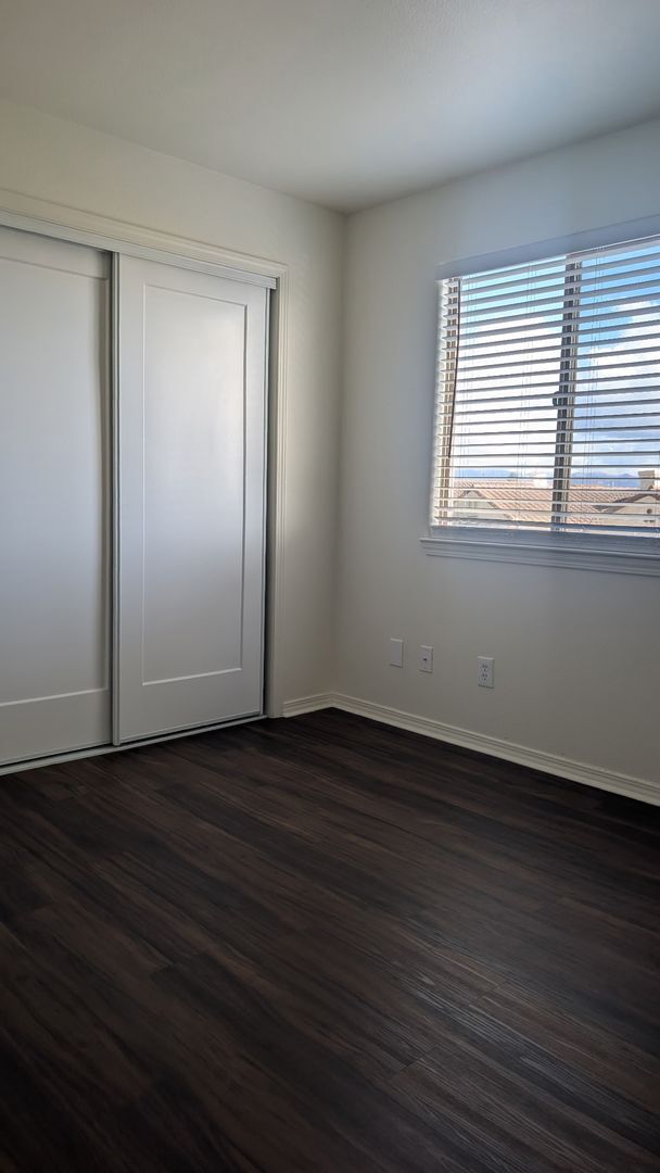 Building Photo - Beautiful 3 bedroom/1 bath in gated community. Call or come by to view!