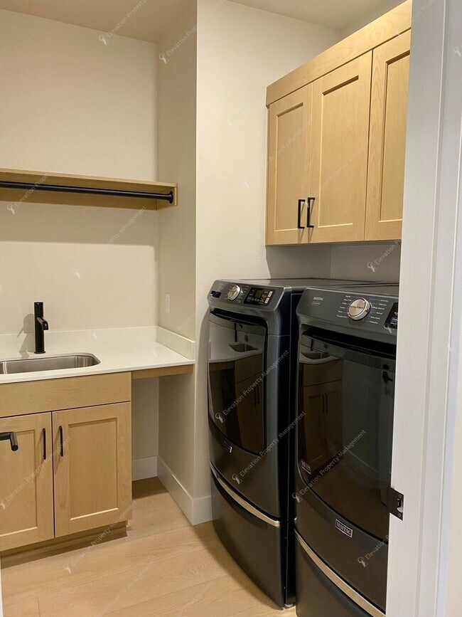 Building Photo - Brand NEW Pahlisch 3 BR - 2BA Home in Southeast Bend